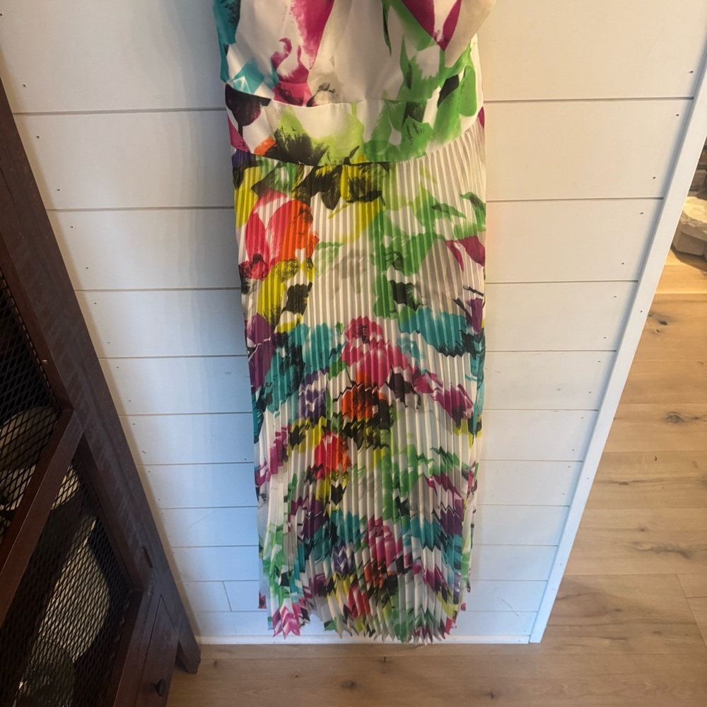 Eliza J Sz 6 Floral Maxi Halter Neck Dress. Pleated & beautiful! 🩷 - Picture 4 of 9